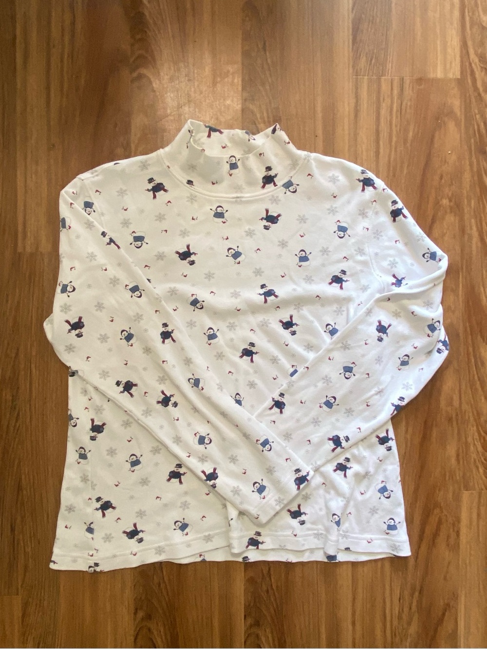 croft & barrow White Long Sleeve Turtleneck Top with Navy and Red Penguin Print